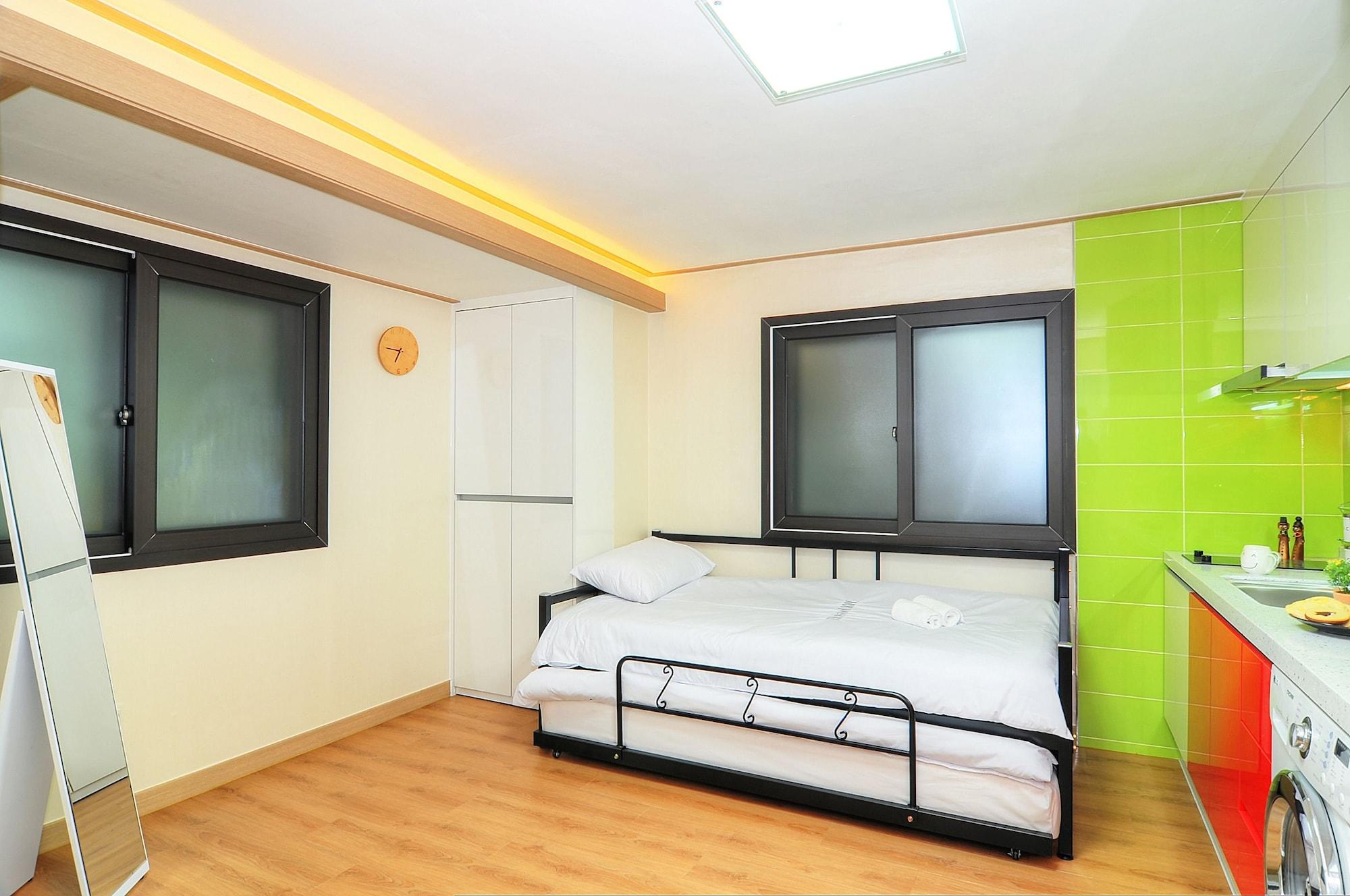 Hostel KW Sinsa Seoul Eksteriør billede