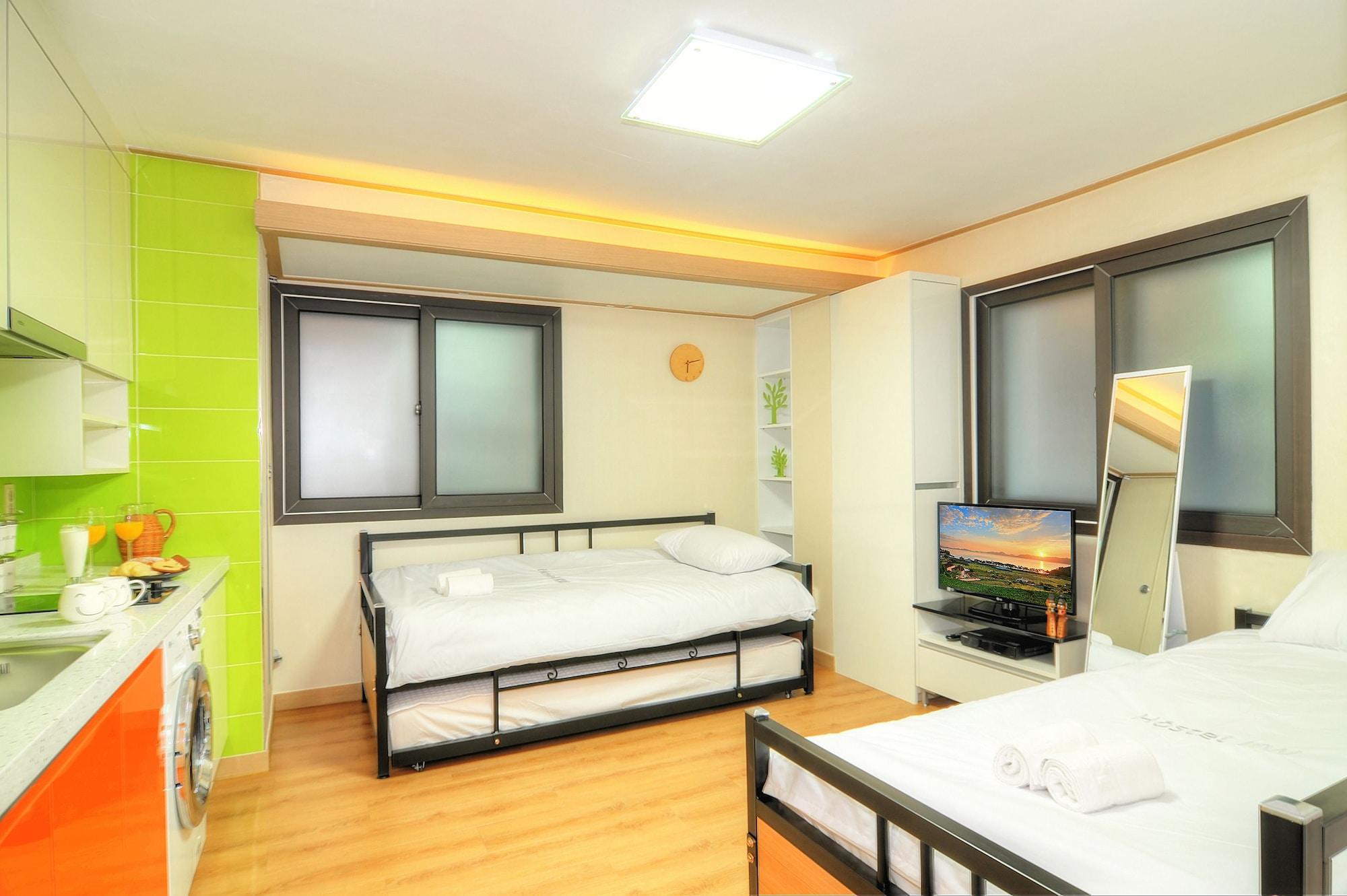 Hostel KW Sinsa Seoul Eksteriør billede